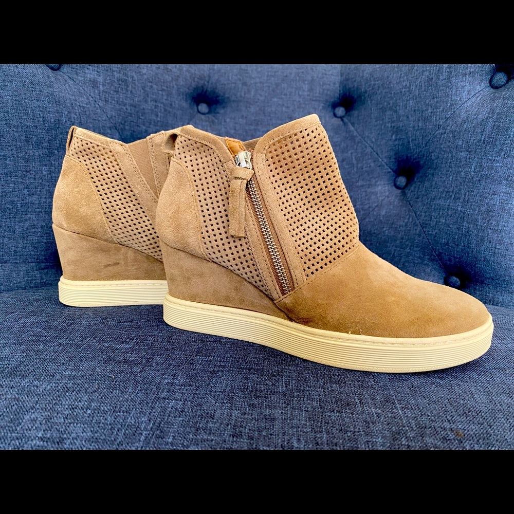 Söfft sneakers heels - like new 8.5 size